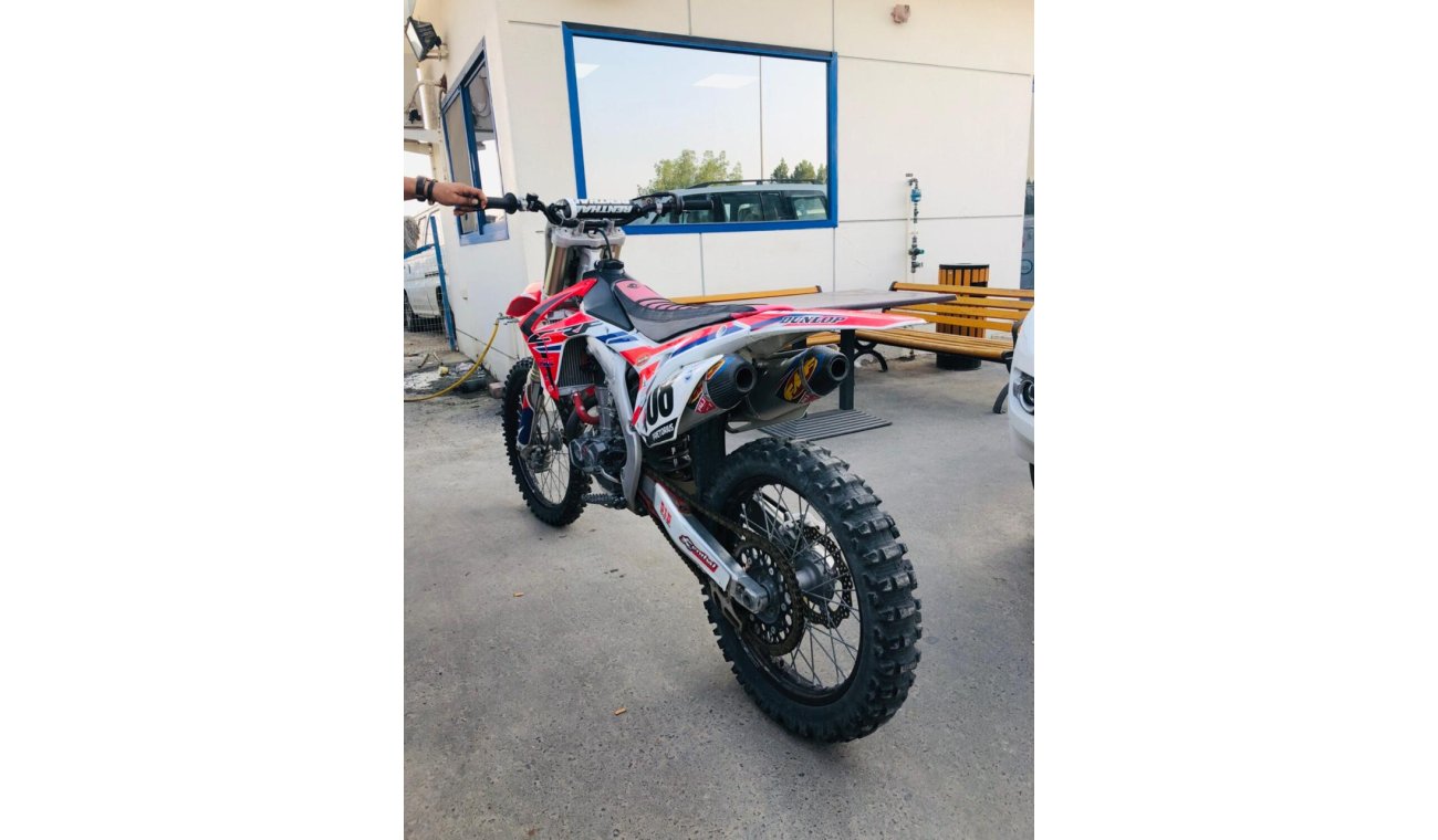 Honda CRF HONDA 450R DIRT BIKE IN MINT CONDITION - 450CC PETROL