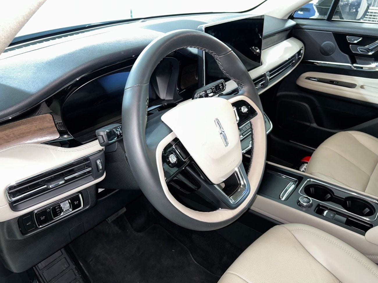 لينكولن كورساير RESERVE COR425 /AL TAYER MOTORS / AL QOUZ SHOWROOM