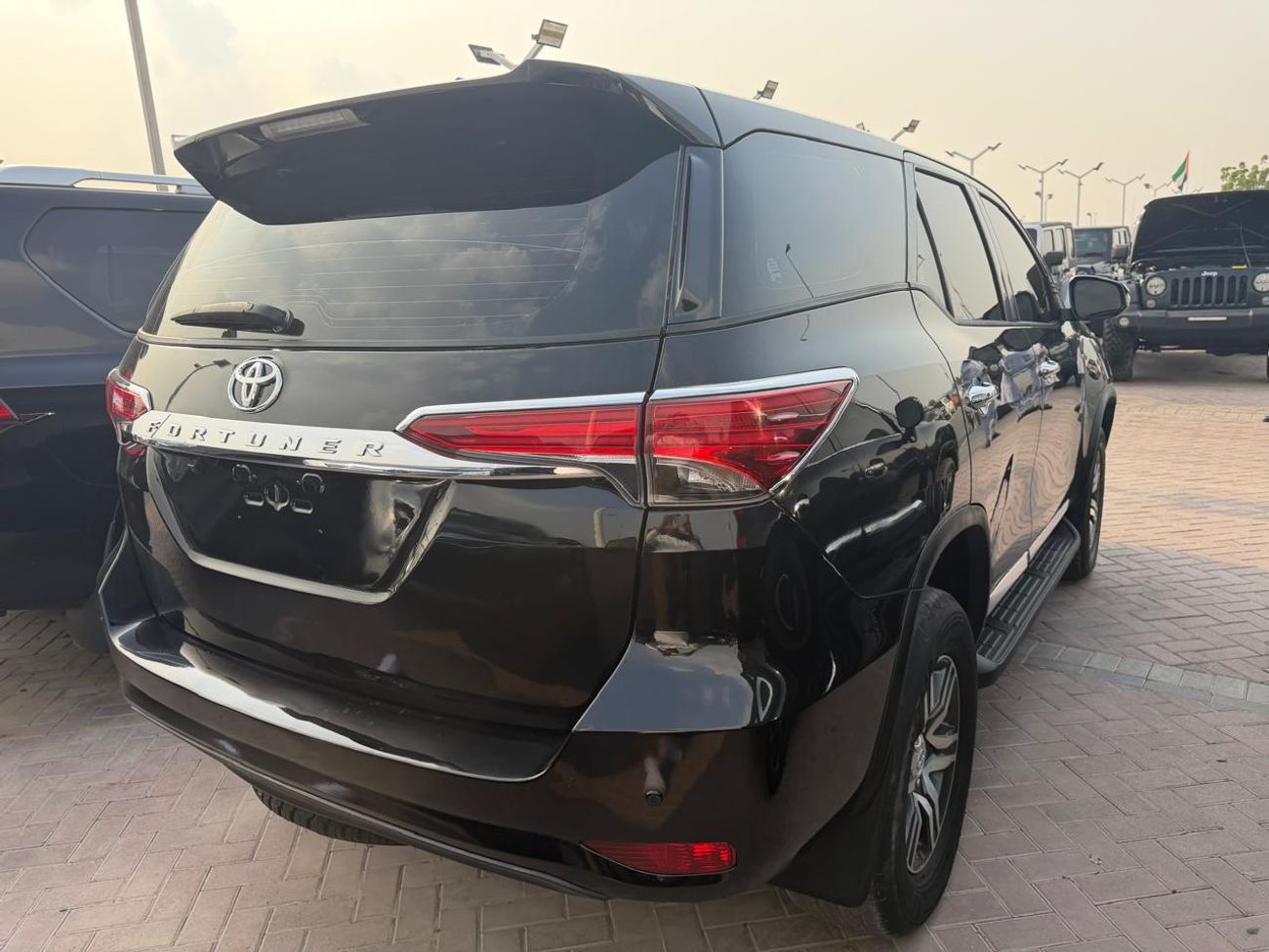Toyota Fortuner LHD-4WD-Petrol-2.7L-Automatic-V4 Cylinders-7 Seats-5 Doors