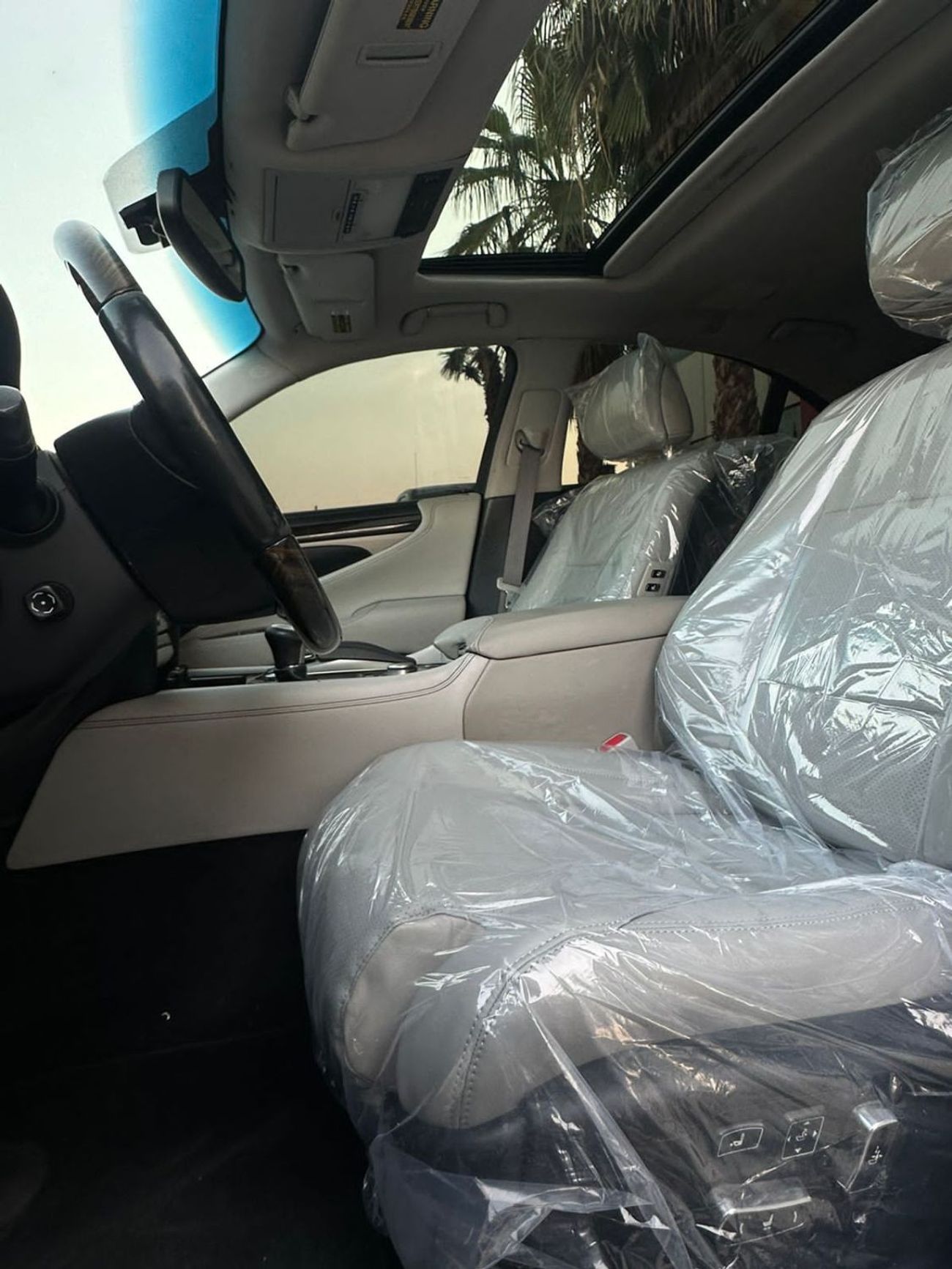 Lexus LS460 Premier SWB