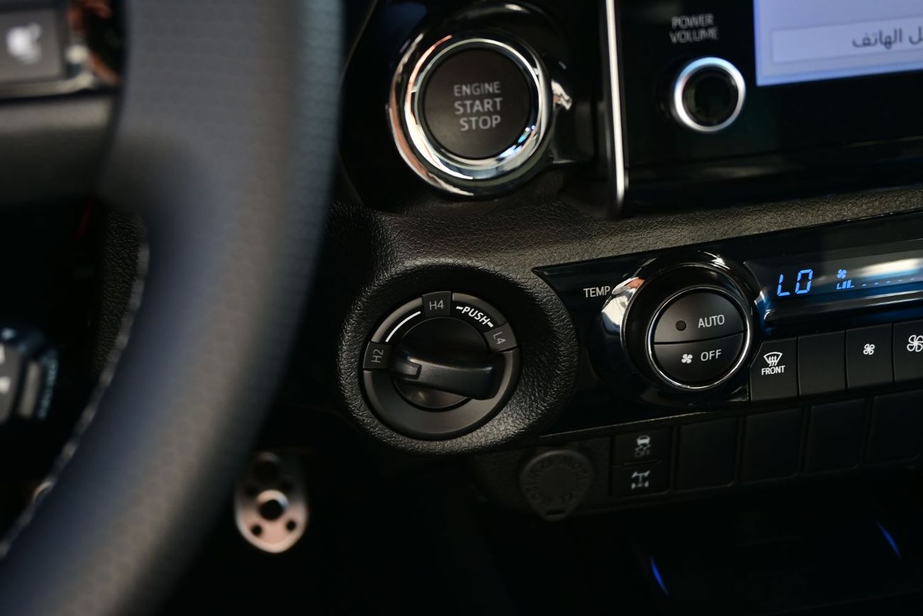 تويوتا هيلوكس Toyota Hilux GR Sport 4.0L V6, Petrol, 4WD, Pickup Color Black Model 2025