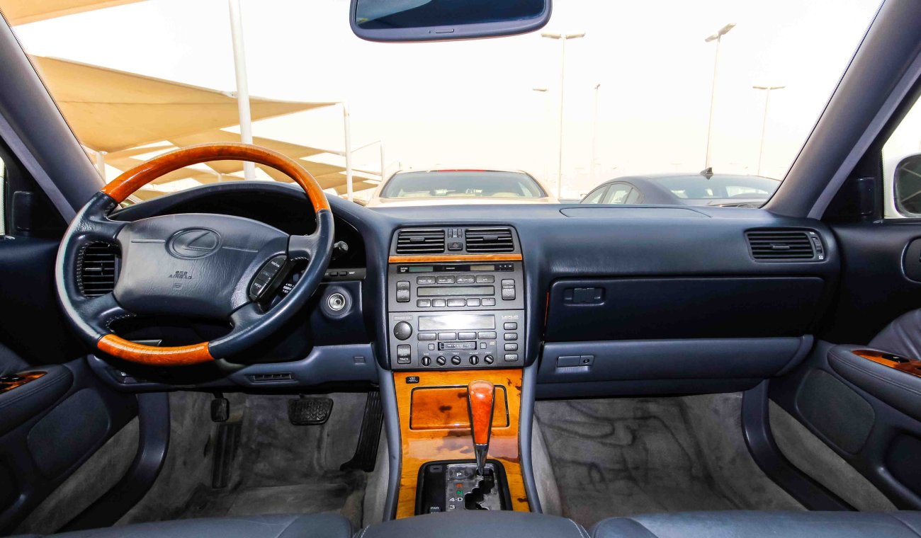 لكزس LS 400