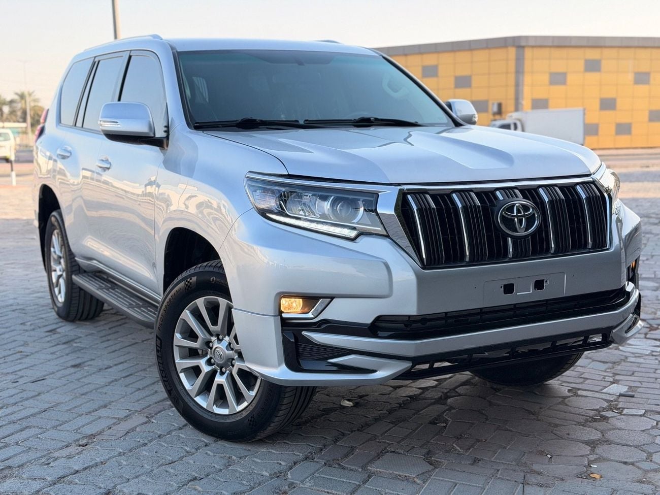 تويوتا برادو GXR 2.7L (160 HP) 4WD