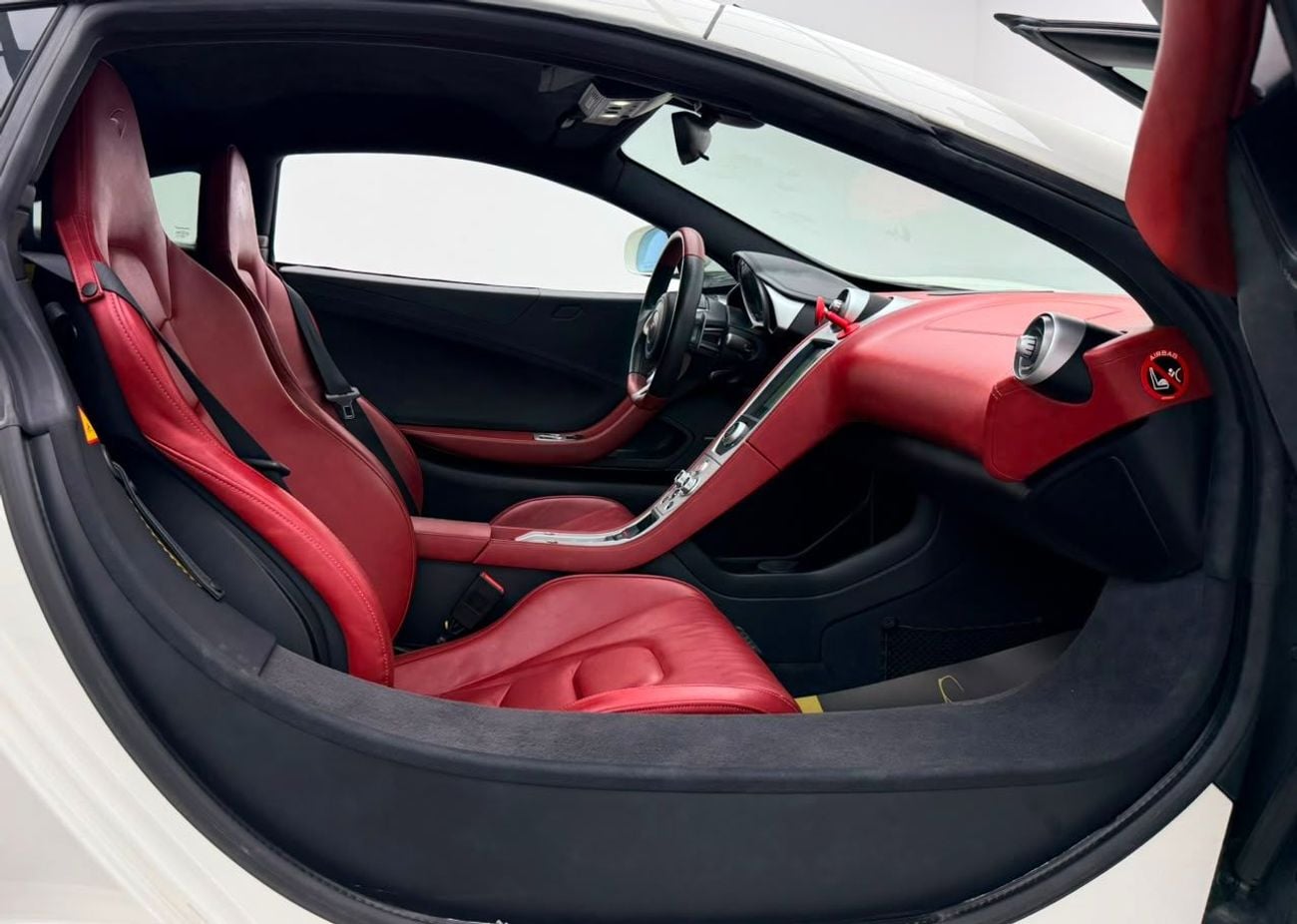 McLaren 650S 2016 McLaren 650 S Coupe, Full Service History, Very Low Km, Fully Loaded, Excellent Condition, GCC