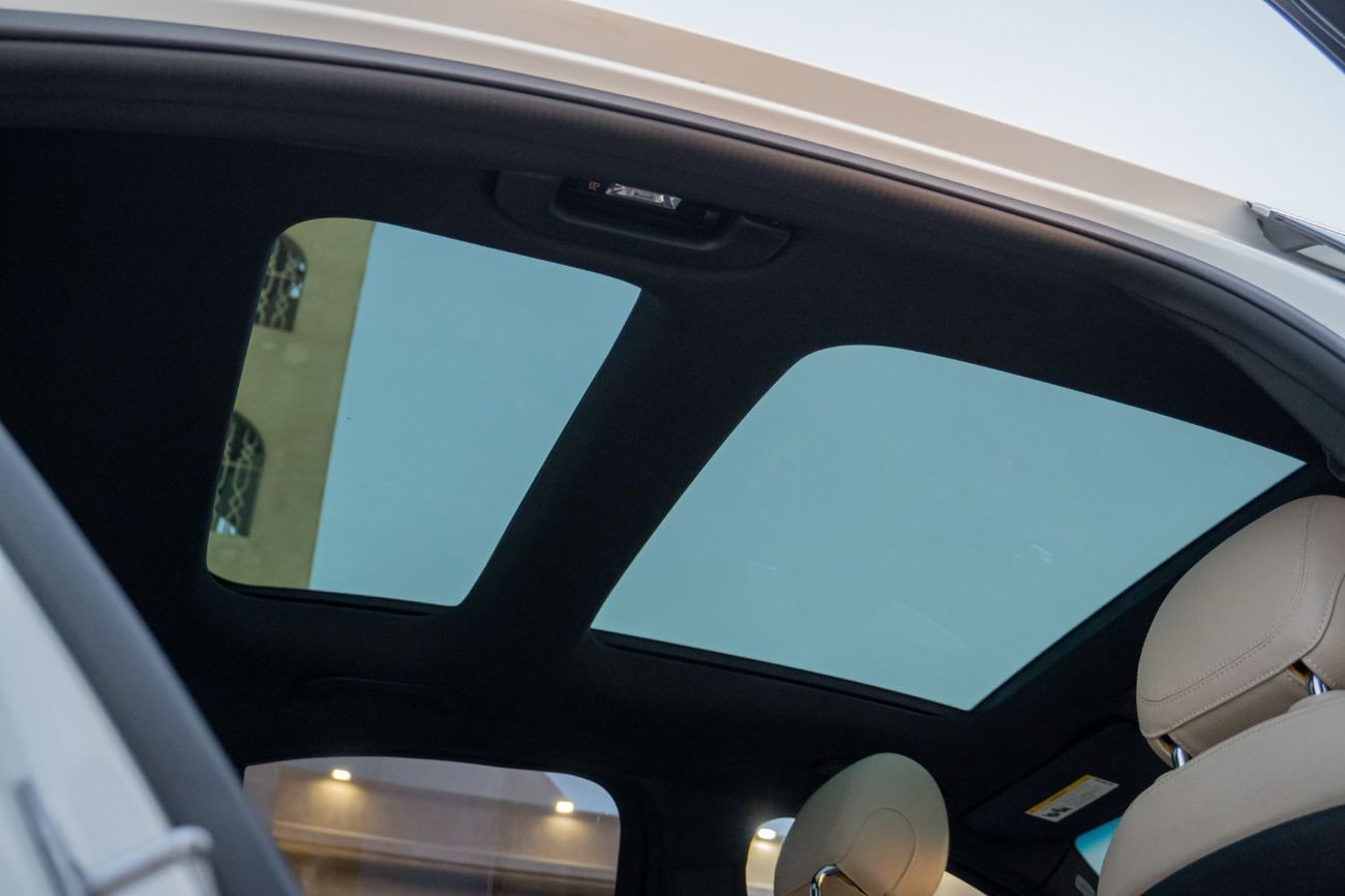 Mercedes-Benz C 300 Std 2.0L (258 HP)