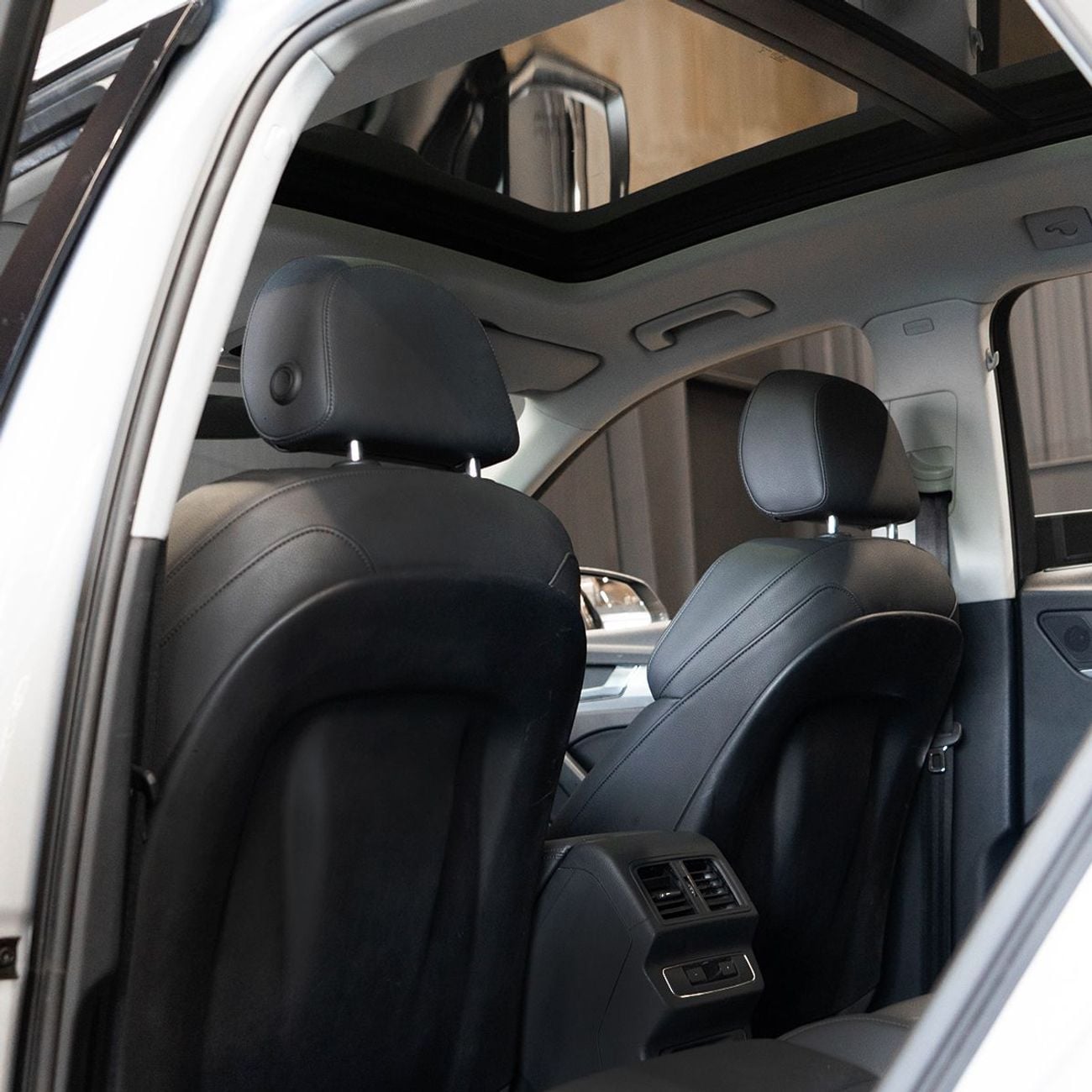 Audi Q5 AED 2,011 pm • 0% Downpayment • Audi Q5 45TFSI S-Line • 1 Year Warranty