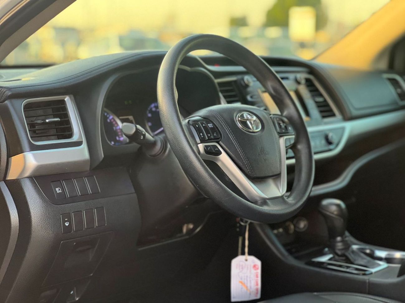 تويوتا هايلاندر 2019 Toyota Highlander MidOption - 2.7L V4 - Rear Camera - 7 Leather Seat
