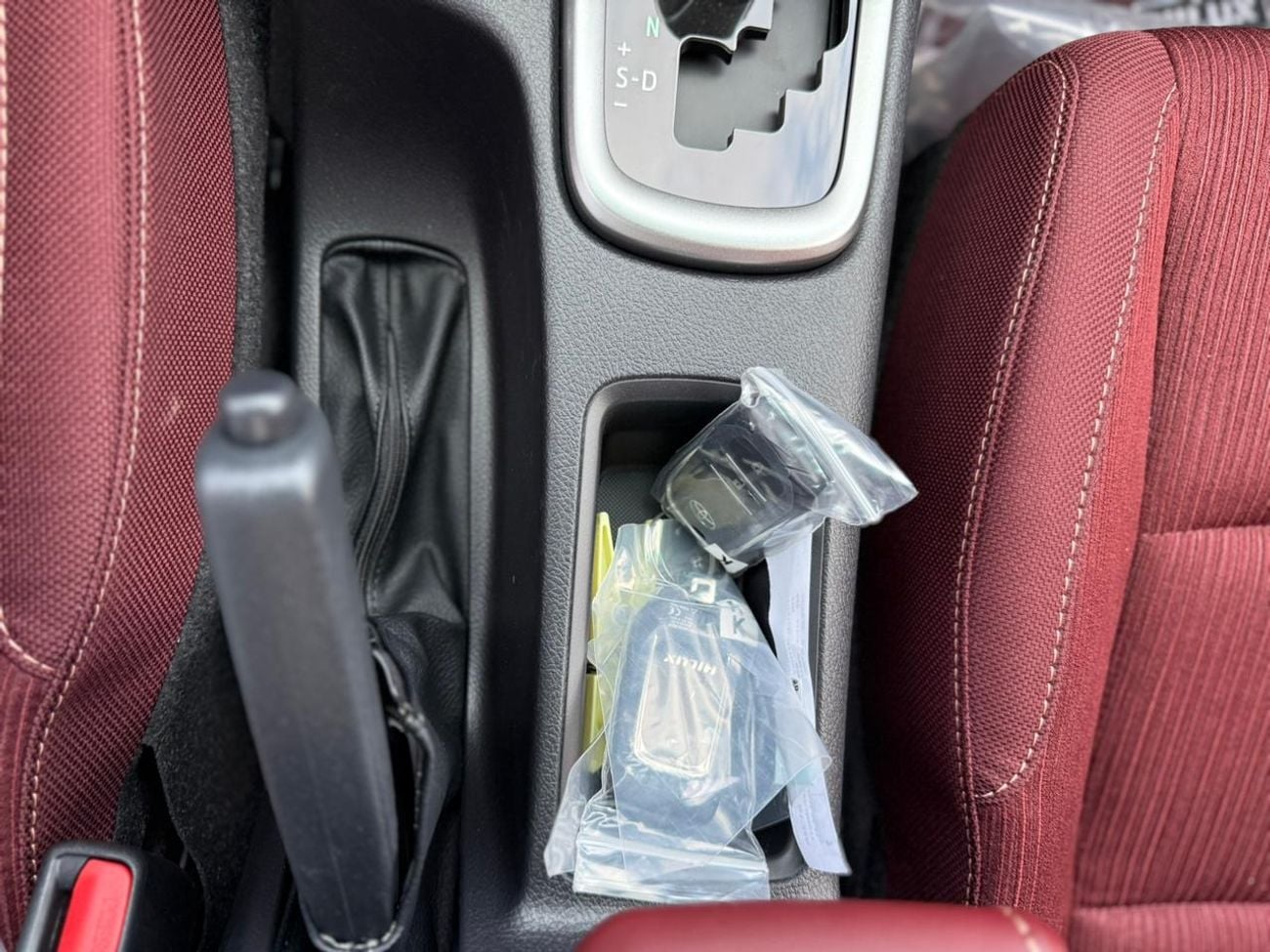 Toyota Hilux 2.7L GLX-S FULL WITH WIRLESS CHARGER AND COMPRESSOR OMANI