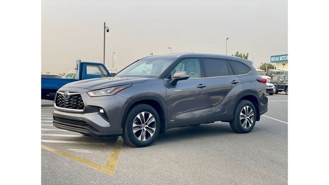 Toyota Highlander 2021 Toyota Highlander XLE hybrid Fuel - 2.5L V4 - Full Option - 4x4 AWD - 27,500 Mileage