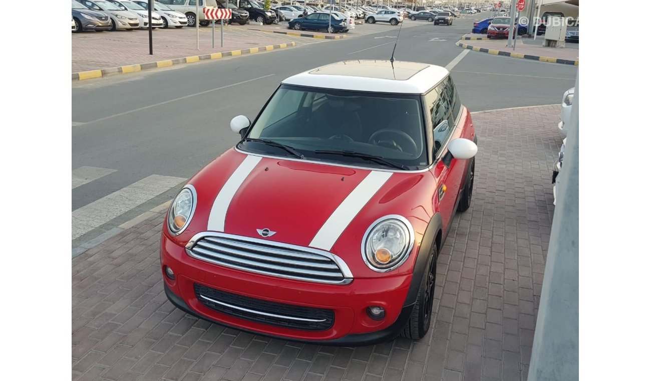 Mini Cooper Mini  copper model 2013 Gcc car prefect condition one owner 2keys full option