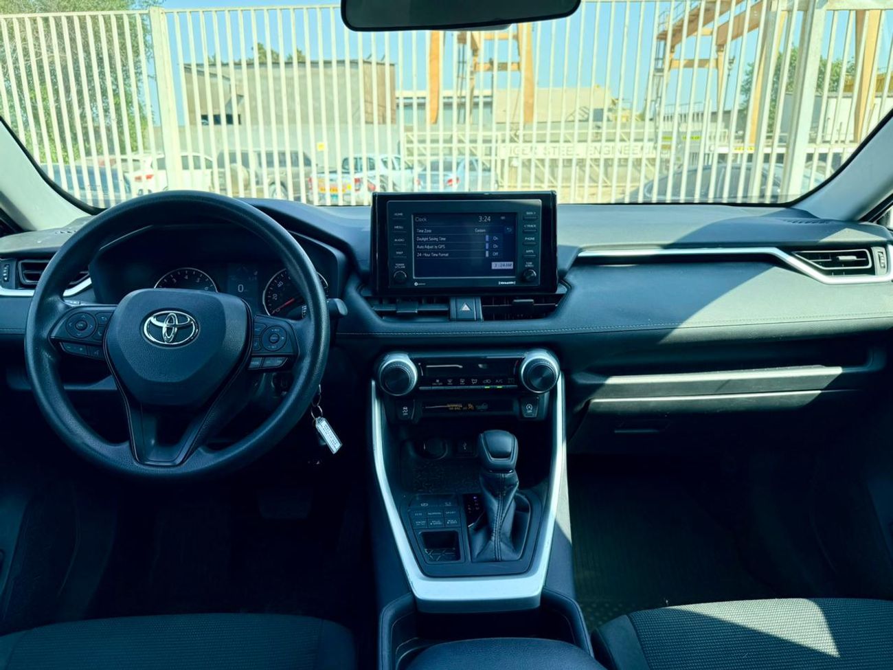 Toyota RAV4 LE 2.5L (219 HP)