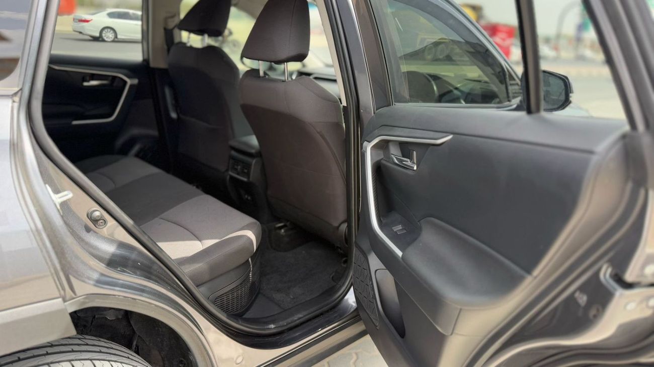 Toyota RAV4 Hybrid Petrol ,Right Hand Drive ,Push Start 4WD T.V ,Back Camera