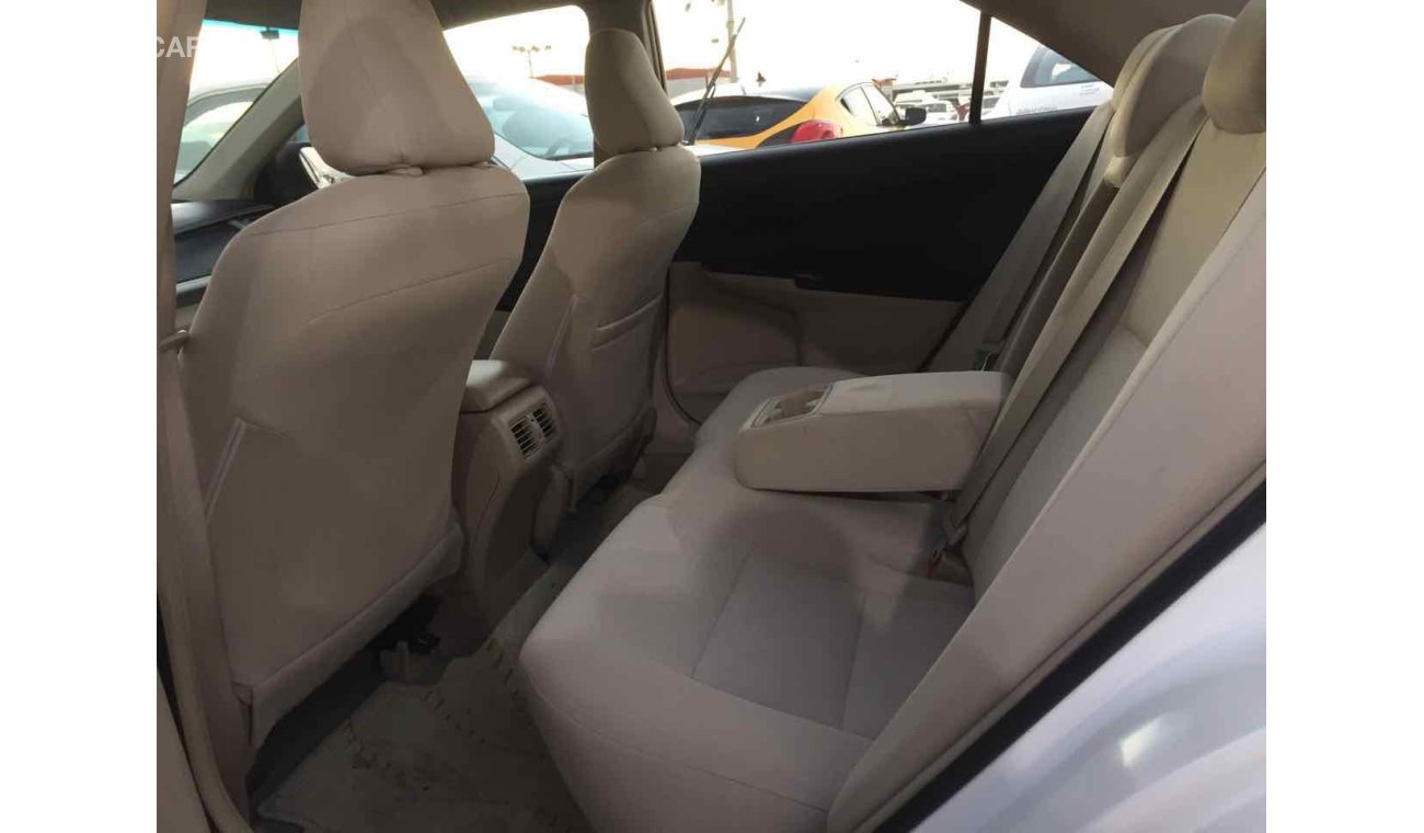 Toyota Camry مواصفات خليجي بحاله ممتازه بدون حوادث