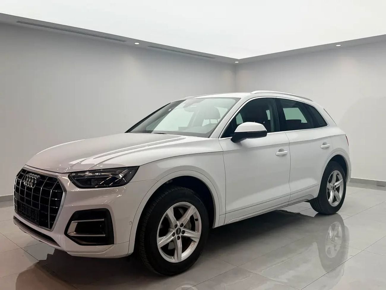 أودي Q5 45 TFSI | GCC Specs | S-line | Premium Interior