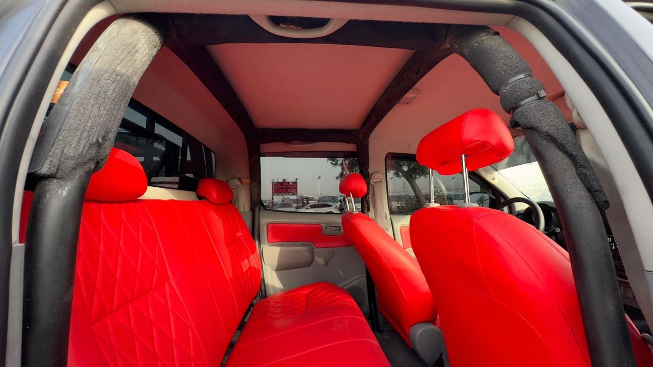 Toyota Hilux DOUBLE CABIN | PREMIUM RED INTERIOR | MANUAL 2.5L DIESEL | MULTIMEDIA SCREEN | LHD | 2007