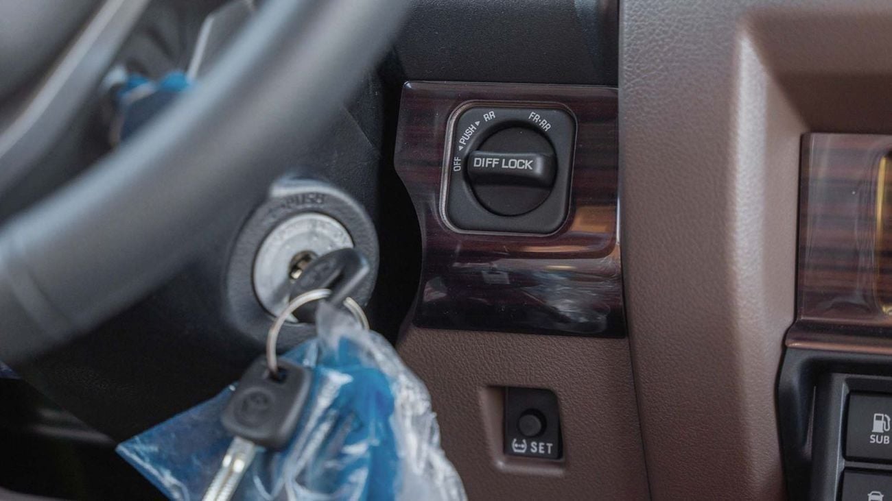 تويوتا لاند كروزر بيك آب 2025 Toyota Land Cruiser LC 79 2.8L SC AT Diesel Full Option (Beige)