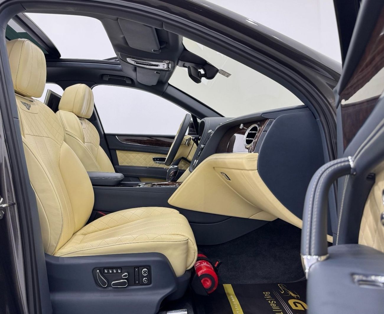 بنتلي بينتايجا First Edition W12 2017 Bentley Bentayga First Edition W12, 2025 Warranty, 2027 Service Pack, Very Lo