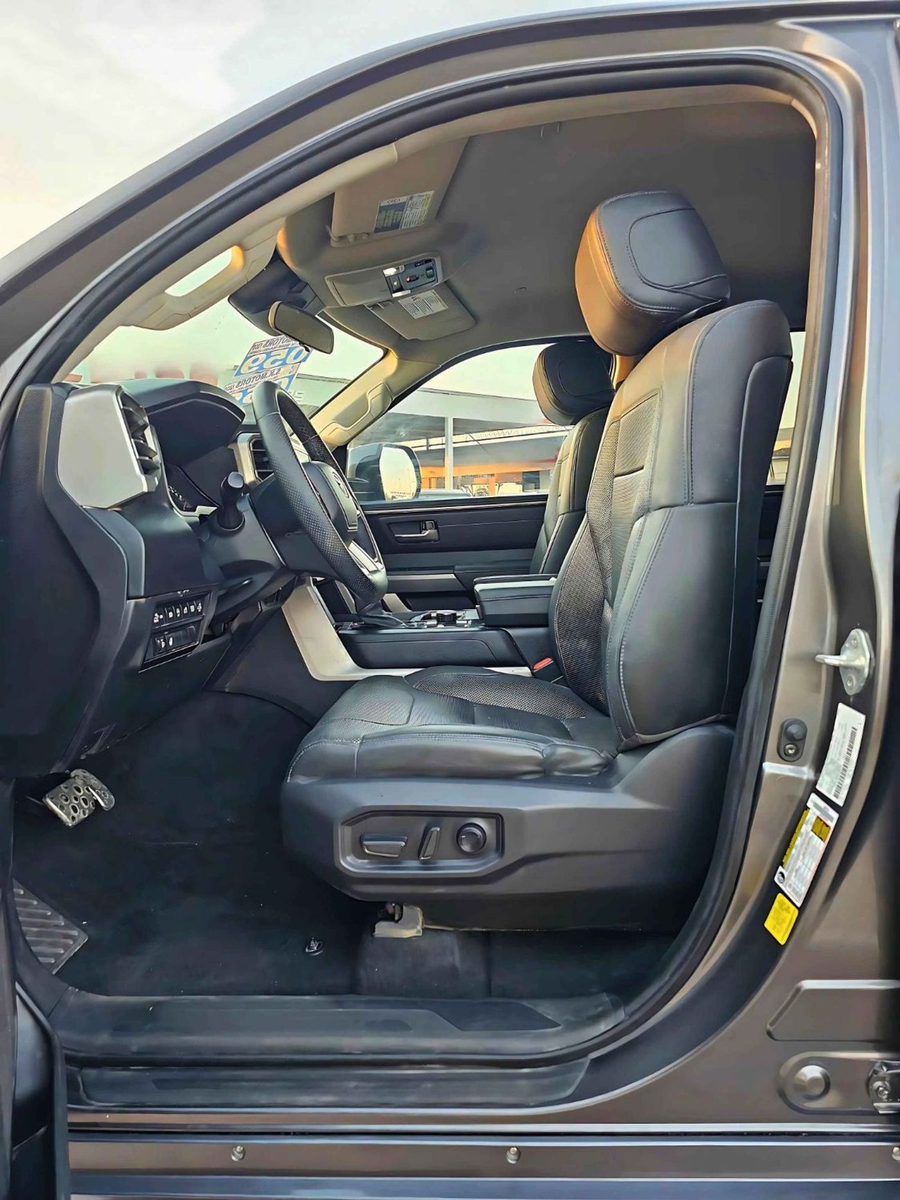 تويوتا تاندرا CREWMAX TRD SR5/ 4WD/ LOW MILEAGE/ ORG AIRBAG/ 2156 MONTHLY/ LOT#9666