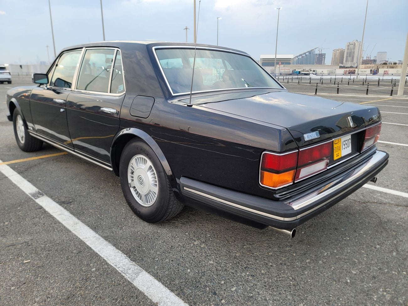 بنتلي إيت 4 door