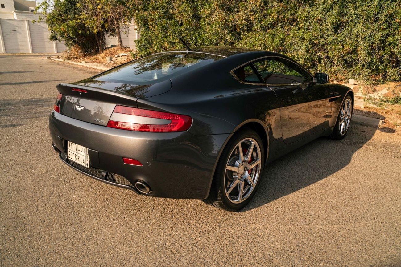 أستون مارتن فانتيج V8 Vantage Manual