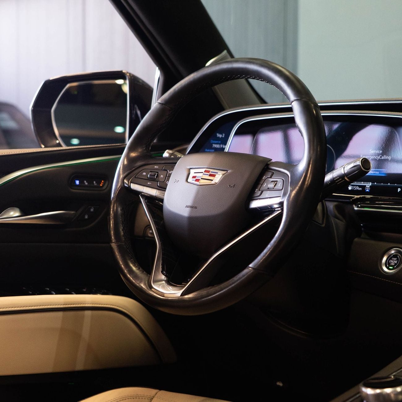 Cadillac Escalade Premium Luxury Platinum 6.2L AWD AED 4,024 P.M • 0% Downpayment • Cadillac Escalade Premium Luxury P