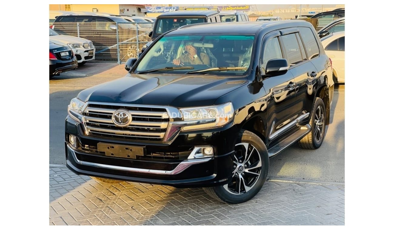 تويوتا لاند كروزر Toyota Landcruiser RHD Diesel engine model 2020 car very clean and good condition