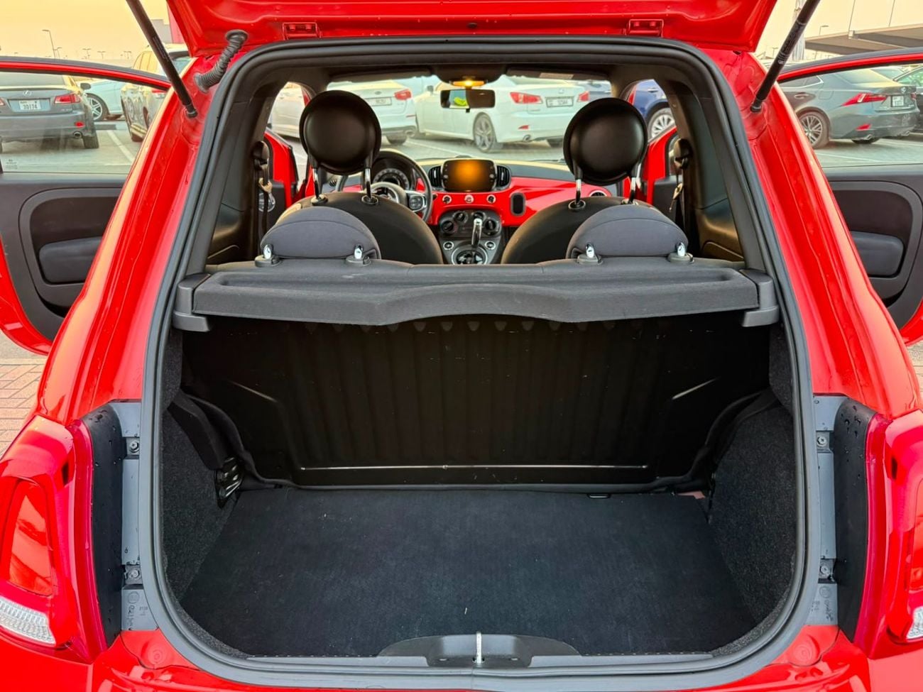 Fiat 500 DOLCEVITA 1.4L 4-cylinder** engine with **100 hp**, 5-speed