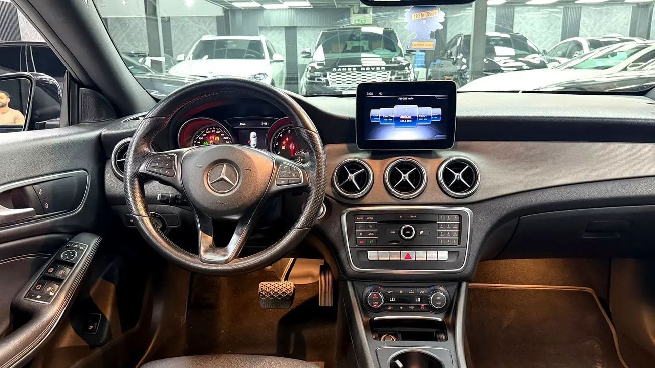 Mercedes Benz CLA 200 STANDARD