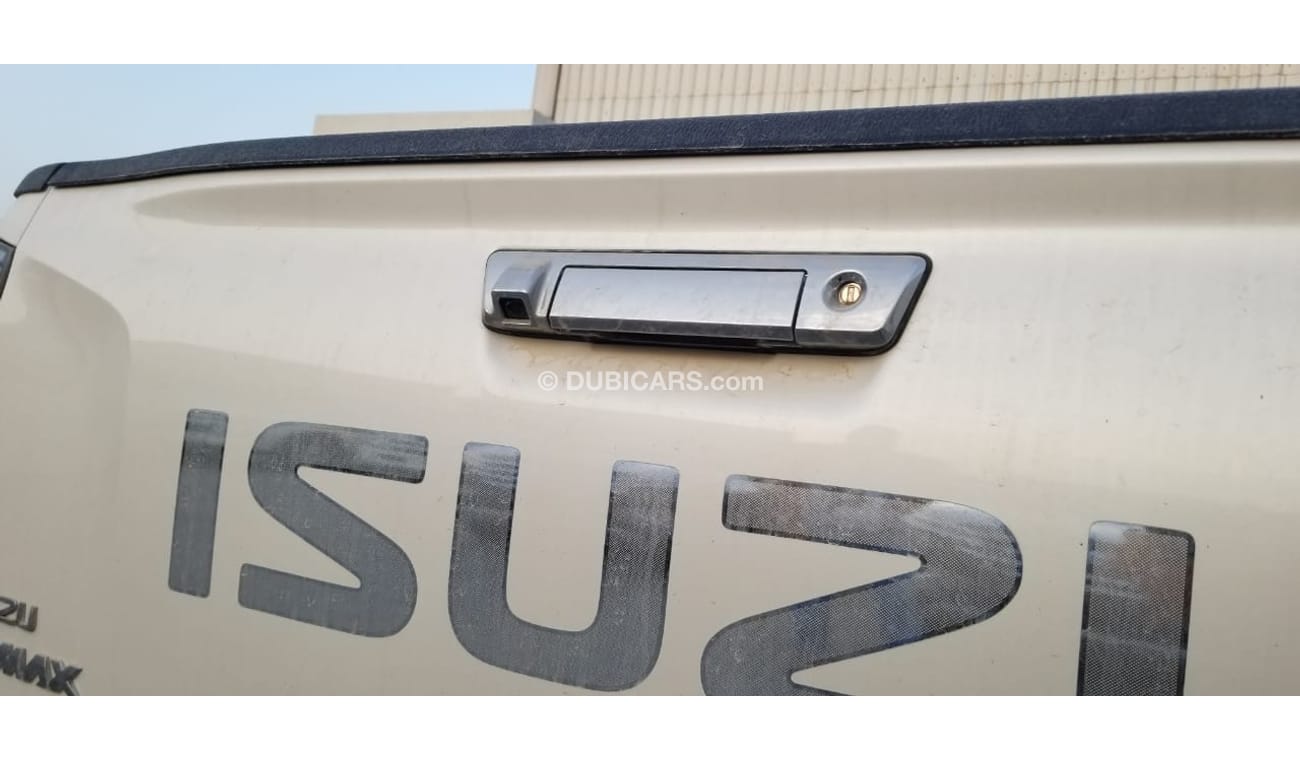 Isuzu DMax pick up Double cabin 4WD A/T 3.0L Diesel white color