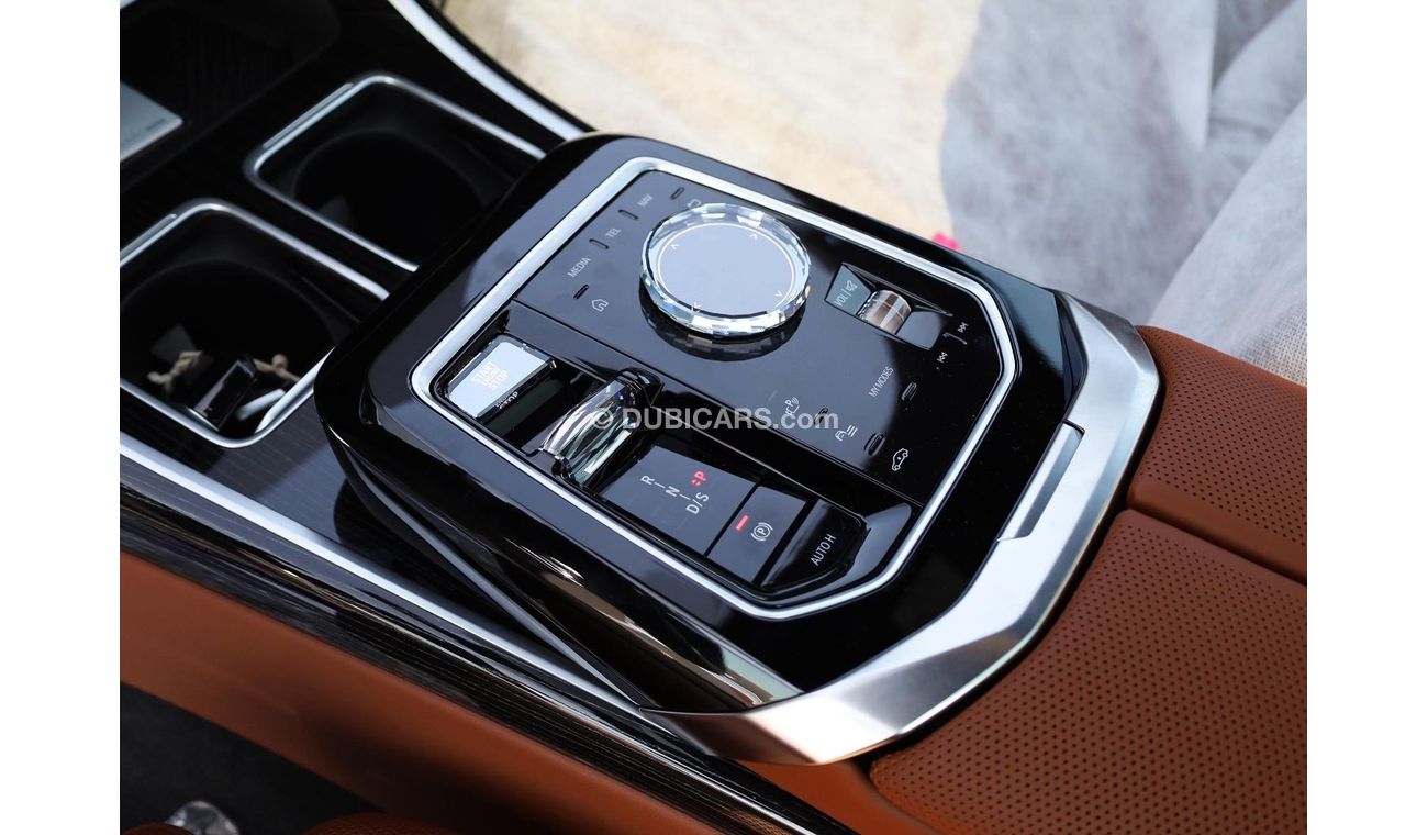 BMW 735 i SERIES-7 | M-PACKAGE | 5 Years Warranty and Service up to 100,000KM | GCC