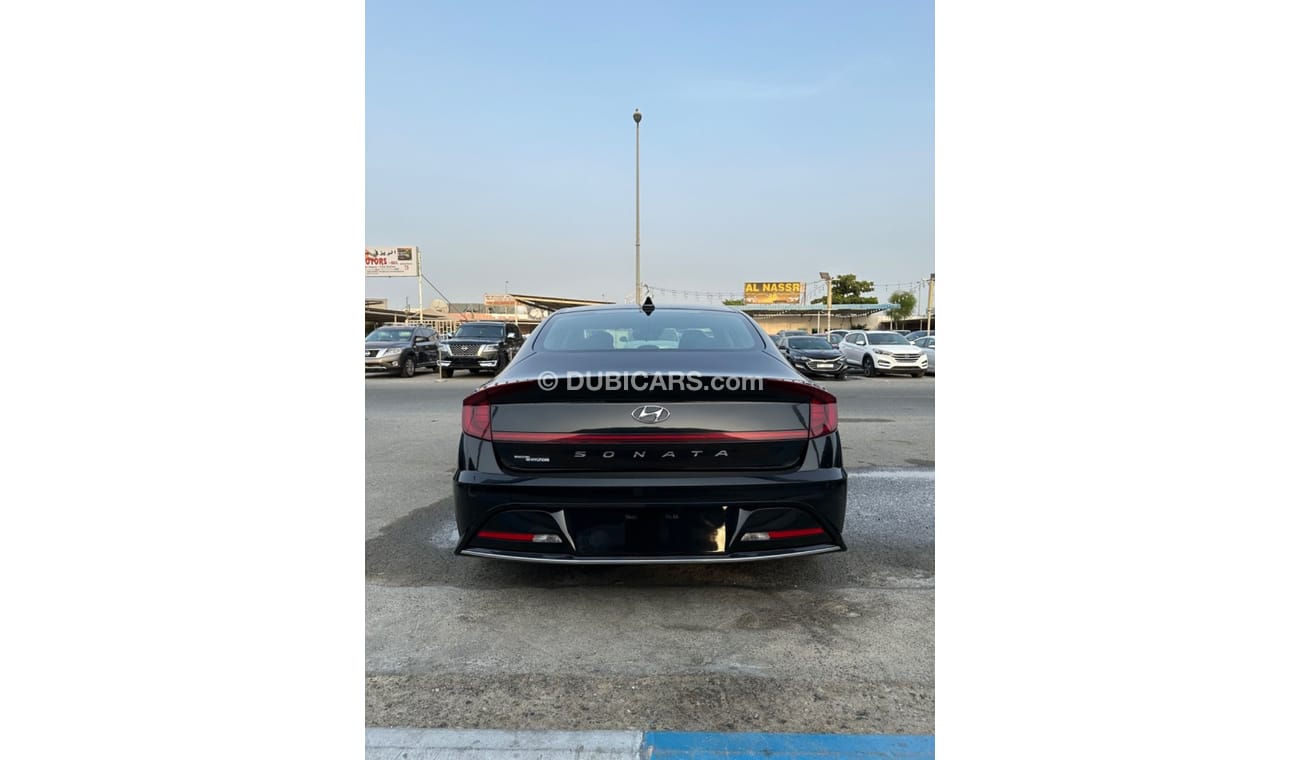 هيونداي سوناتا السيارة جيدة جدا ونظيفة