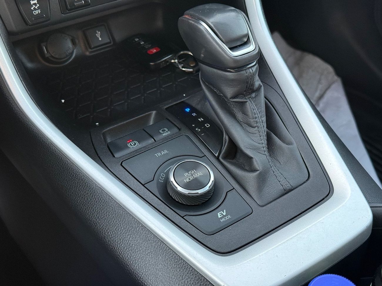 تويوتا راف ٤ 2022 TOYOTA RAV4 SE HYBRID 4x4 FULL OPTIONS IMPORTED FROM USA