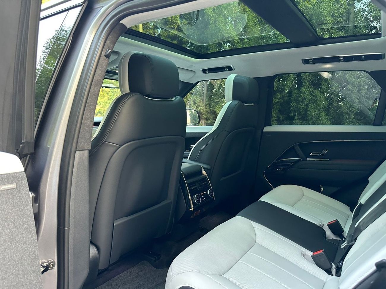 لاند روفر رينج روفر سبورت Autobiography P550e 3.0L | 2024 | V6 Plug-in Hybrid 550 HP | Perfect Condition