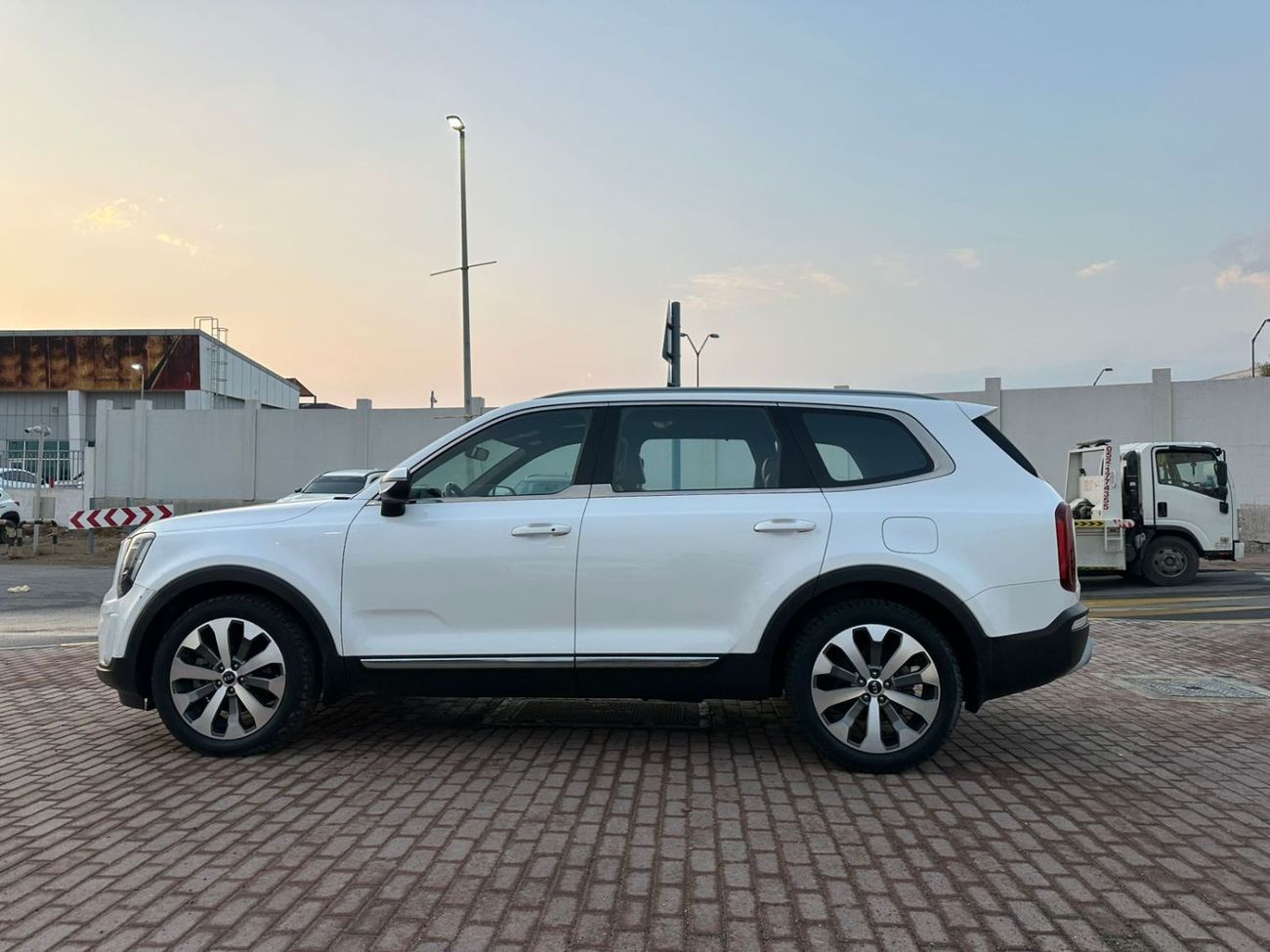 كيا تيلورايد LX 3.8L (295 HP)