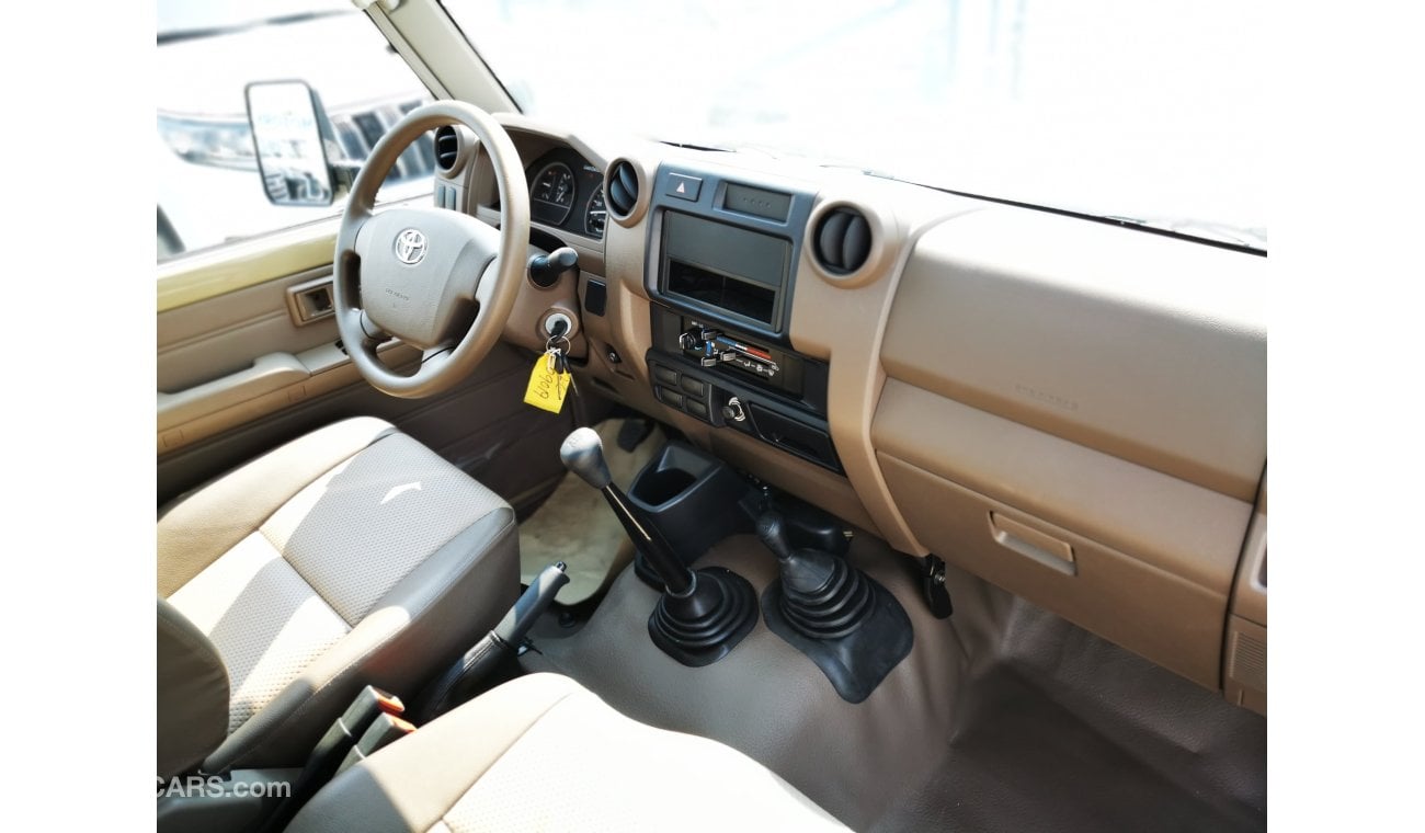 Toyota Land Cruiser Pick Up 4.2D, Alloy Rims, Power Windows, Over Fender, Hub Lock, Vinyl seat, LOT-TLC19