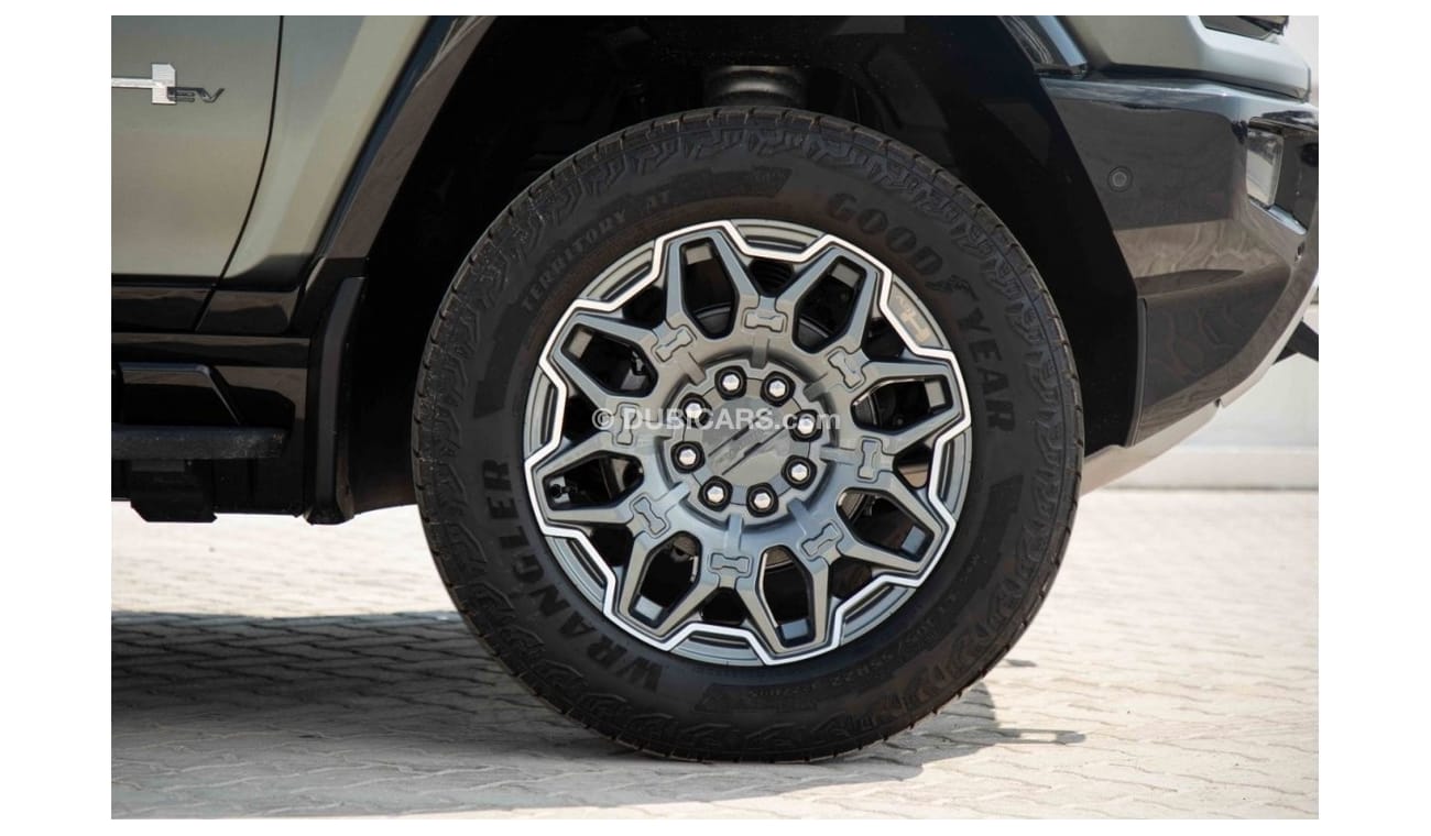 GMC Hummer EV 0 - 100 in 3.4 seconds + Crabwalk Tech | 2024 GMC Hummer EV SUV Edition1 AT - Green inside Black & W