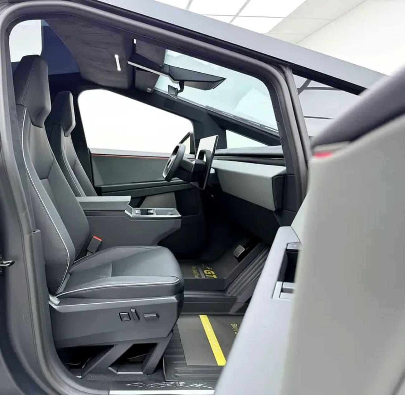 Tesla Cybertruck FOUNDATION SERIES AWD Armor Glass, Vision , Very Low Km, Fully Loaded, Excellent Condition