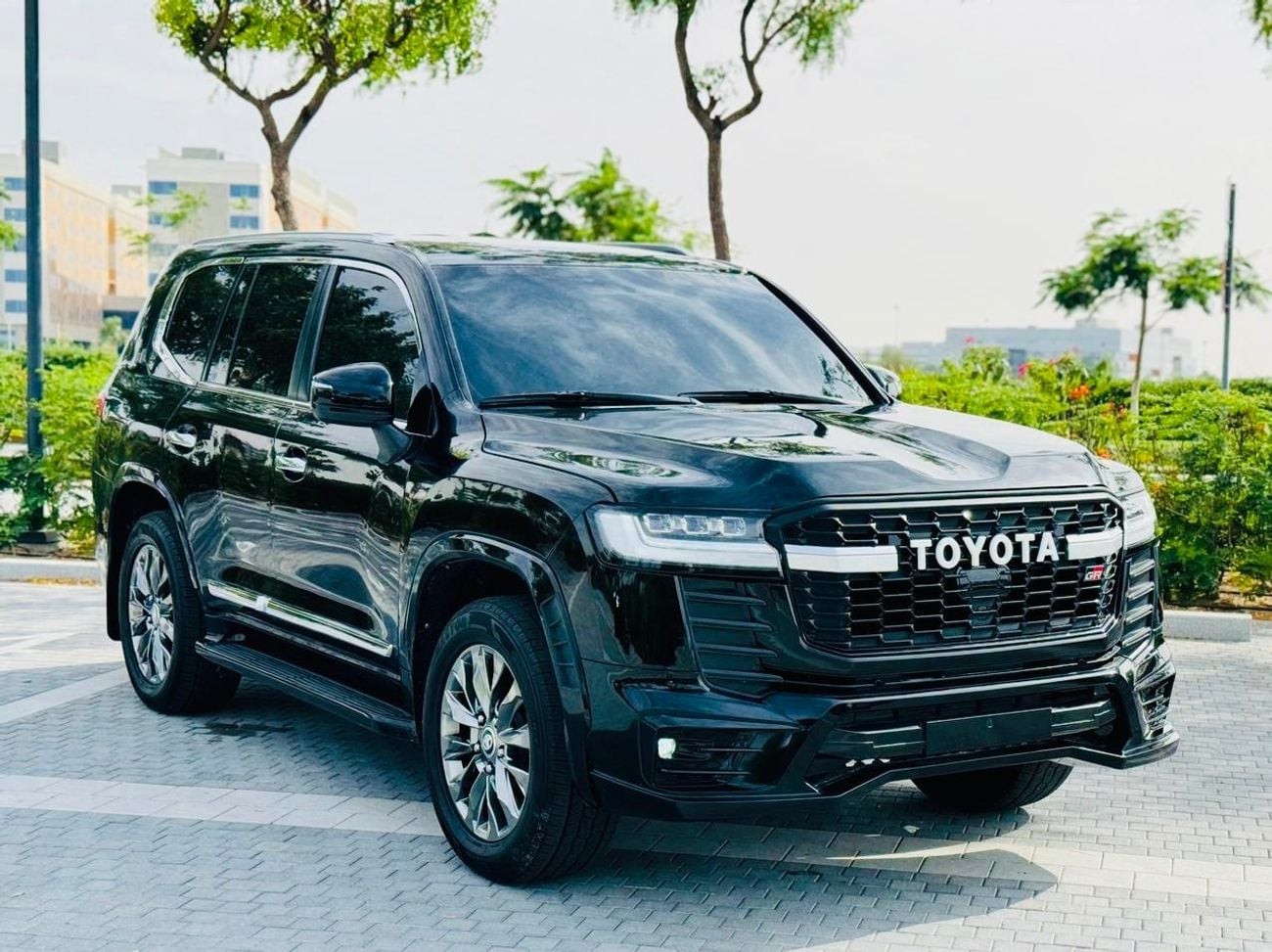 Toyota Land Cruiser GXR 2019 Model Facelift to 2024 Shape Exterior and interior Both