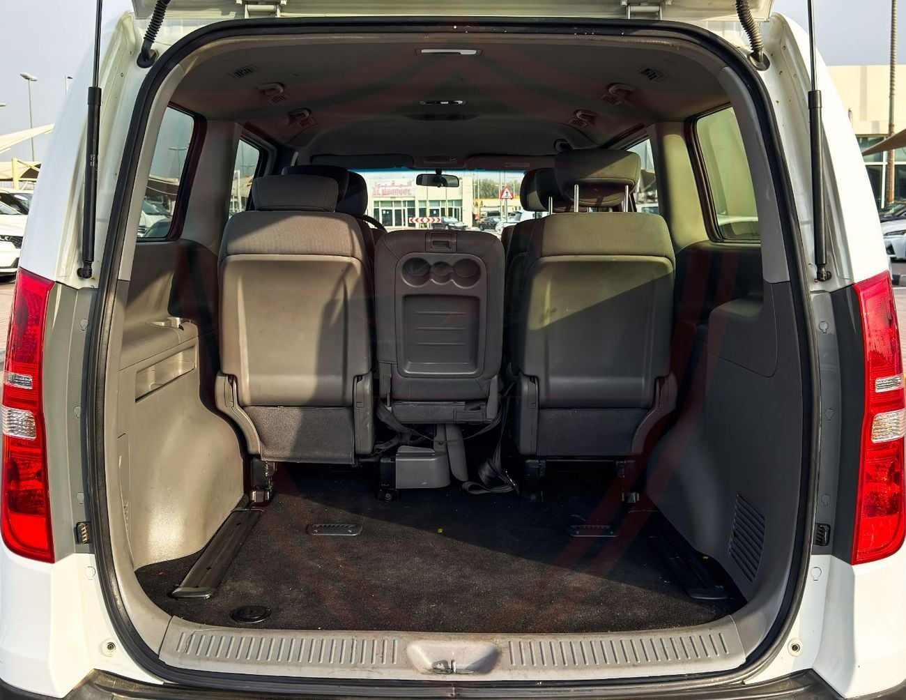 Hyundai H-1 Hyundai H1 | 2.4 L | 2019 | GCC | Accident-Free | In Excellent Condition | 914 P.M