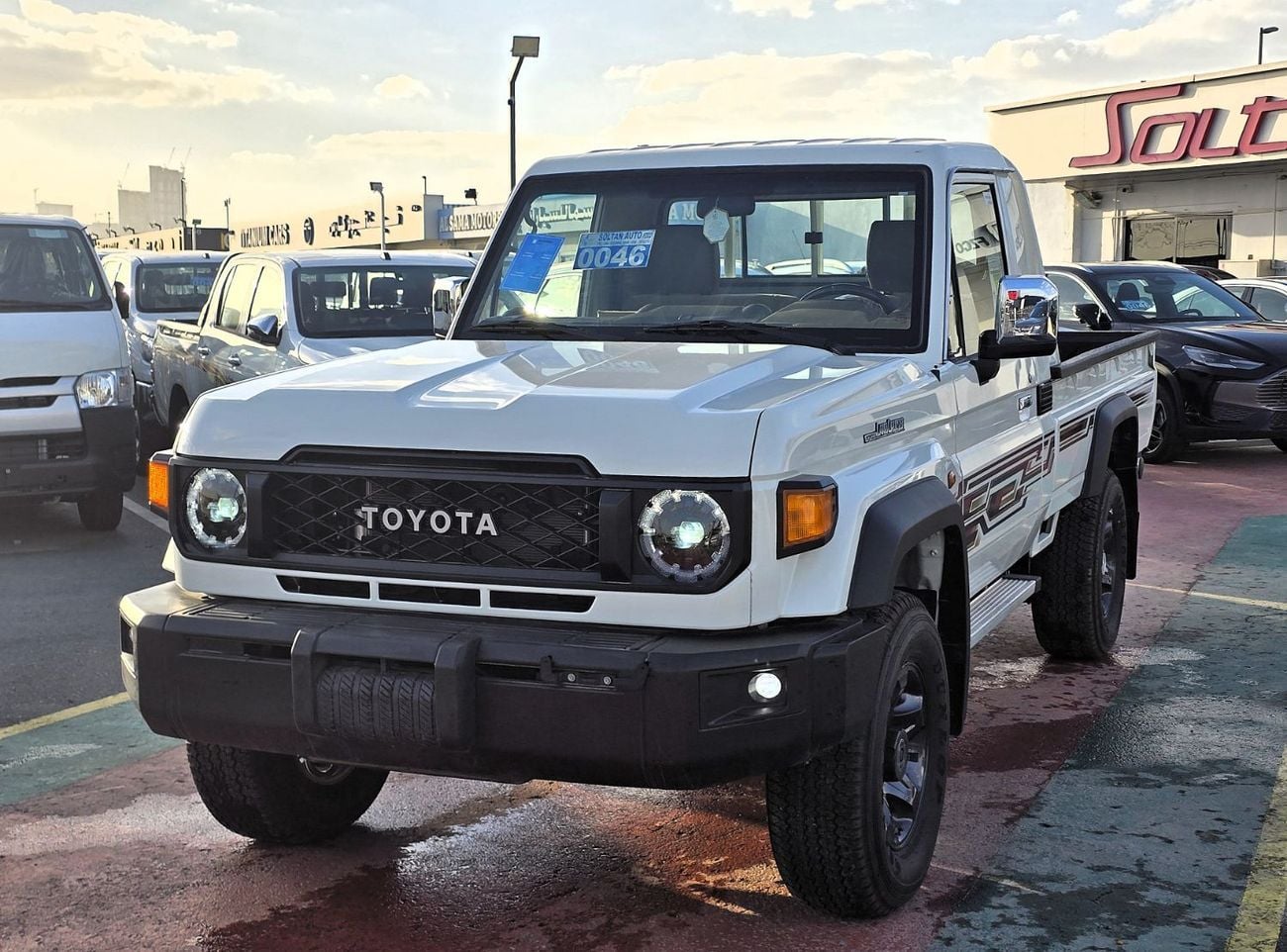 Toyota Land Cruiser Pick Up SC 4.0L Toyota L.C Single cabin Pick Up 4.0l petrol v6 M/T 4WD Gcc specs  2025 Model