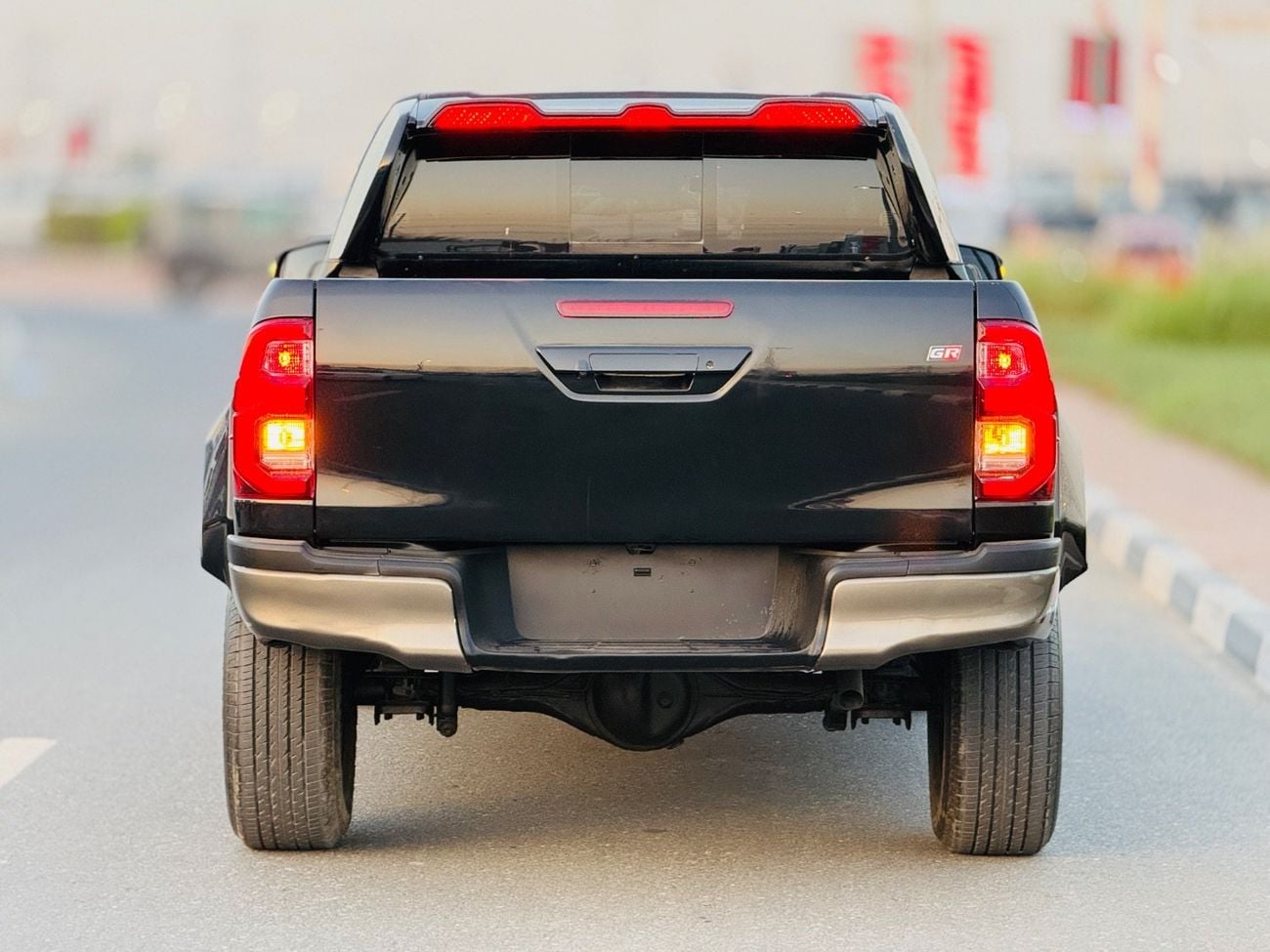تويوتا هيلوكس Toyota Hilux GR Sport 2.7L V4
