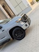 Toyota Tundra Crewmax SR5 - GCC Specs interior and Exterior Excellent Condition