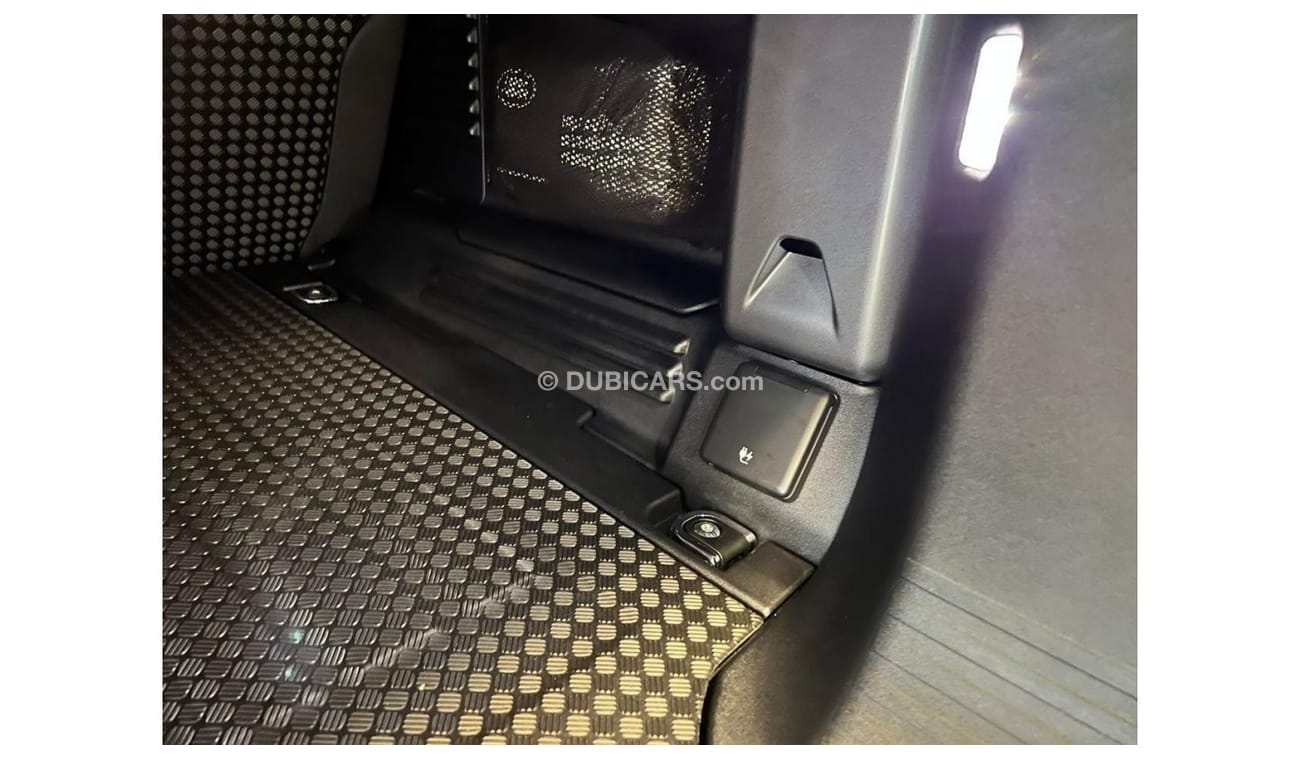 Land Rover Defender DEFENDER P400 HSE/2024 GCC AL TAYER 5 YEARS WARRANTY