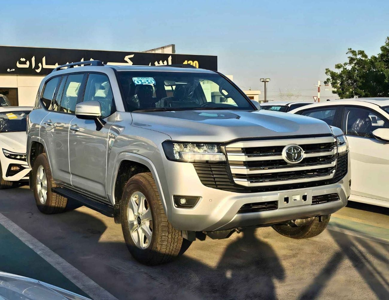 تويوتا لاند كروزر GXR BASIC / 4.0L PETROL V6 / SUNROOF / LEATHER WITH DRIVER POWER SEAT (CODE # GXR4B)