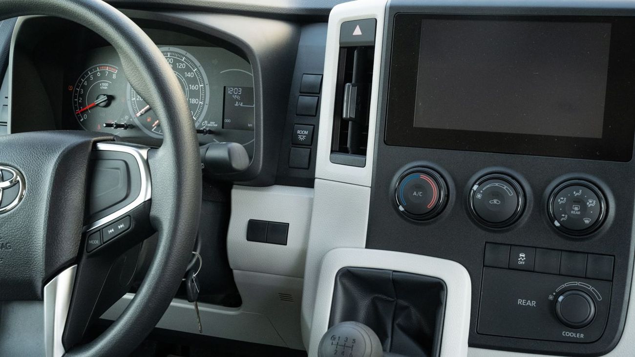 تويوتا هاياس TOYOTA HIACE 3.5 MANUAL 13 SEATER -2026YM