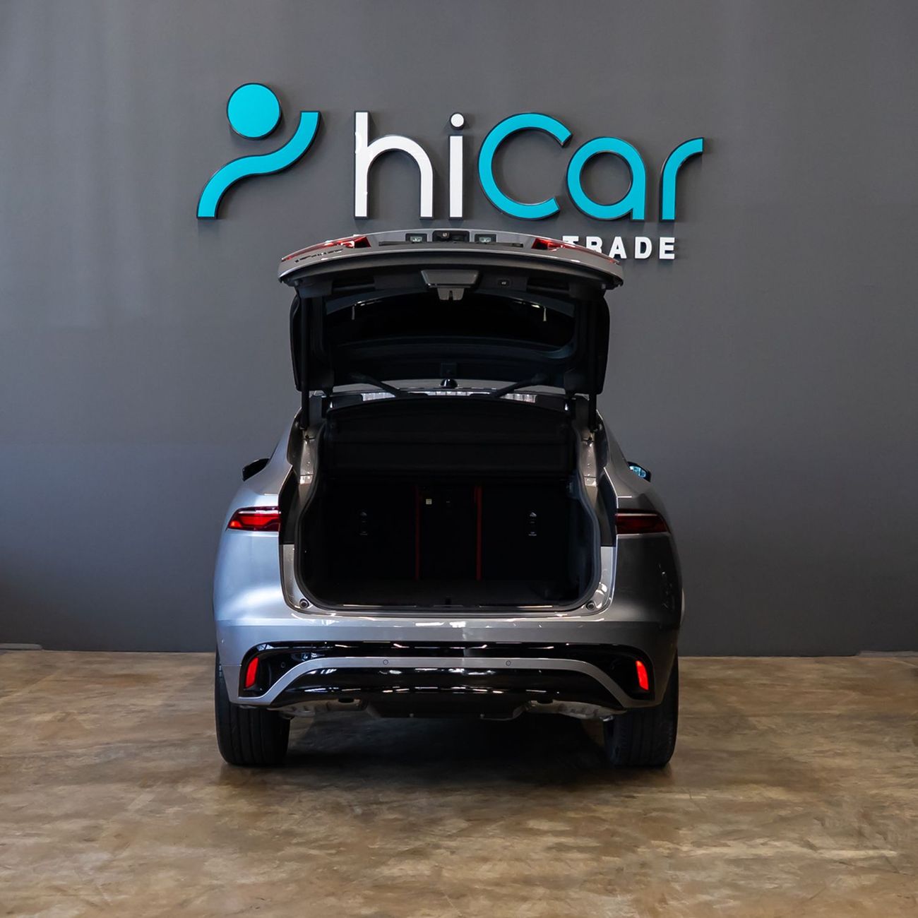 Jaguar F Pace R-Dynamic SE 2.0L AED 2,586 pm • 0% Downpayment • F-Pace R-Dynamic SE • 1 Year Warranty