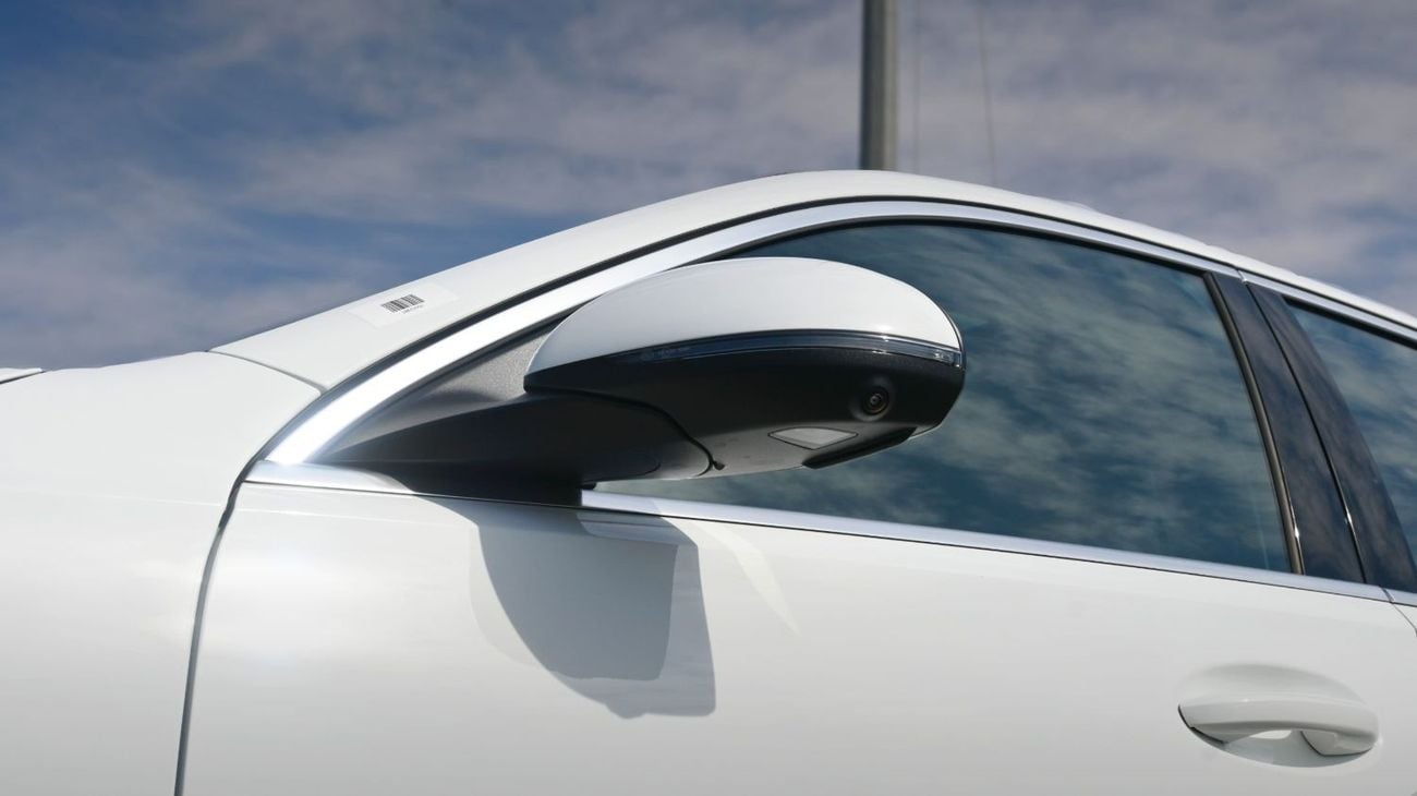 مرسيدس بنز C 200 Mercedes C200 L 2025 1.5L 4 Cylinder 170 hp  4 Doors 5 Seats White outside Black/Brown inside