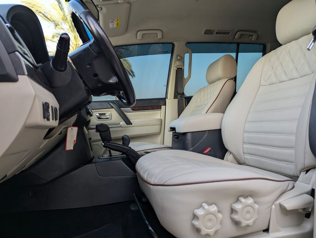 Mitsubishi Pajero GLS HIGHLINE Mitsubishi Pajero 2017 grey LHD Petro engine