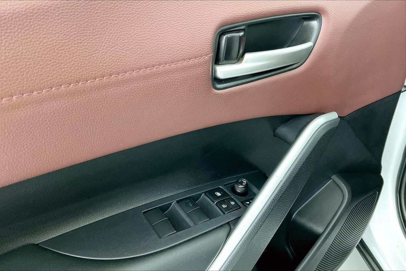 تويوتا كورولا كروس XL | عرض العيد الحصري | خالية من أضرار الفيضانات