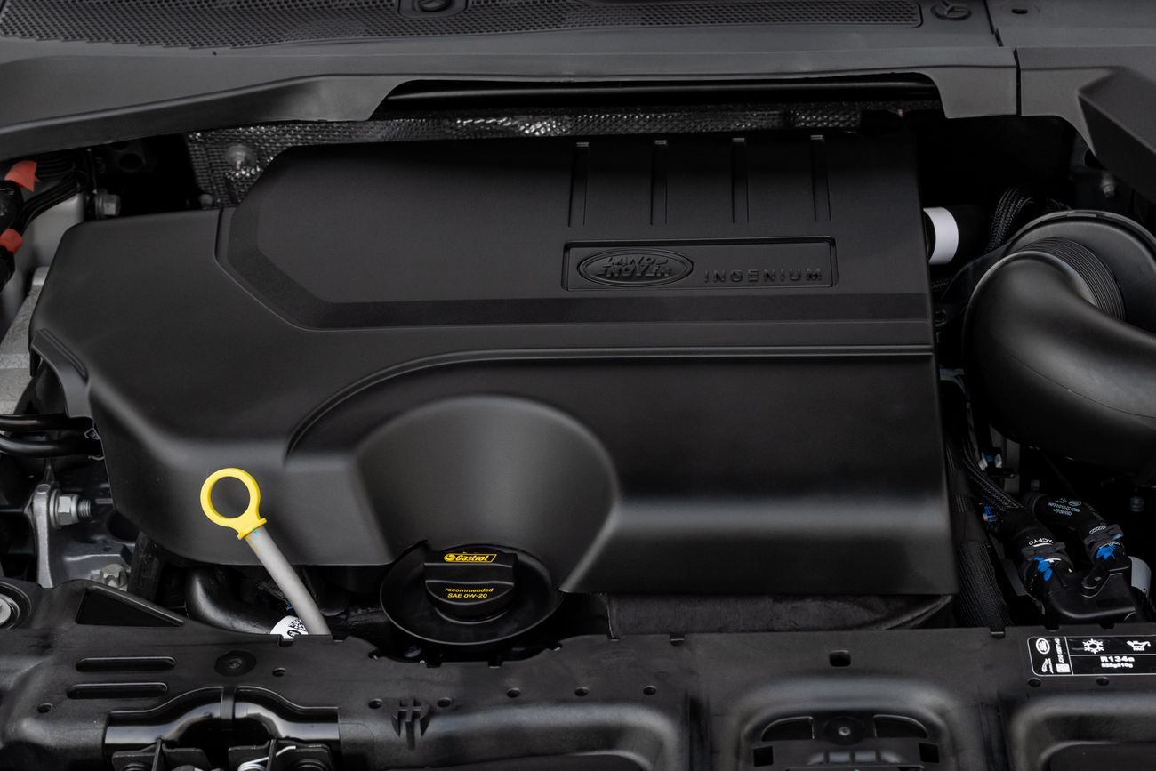 لاند روفر رانج روفر إيفوك Evoque  | 3,721 P.M | 0% Downpayment | SE P250 R-Dynamic!